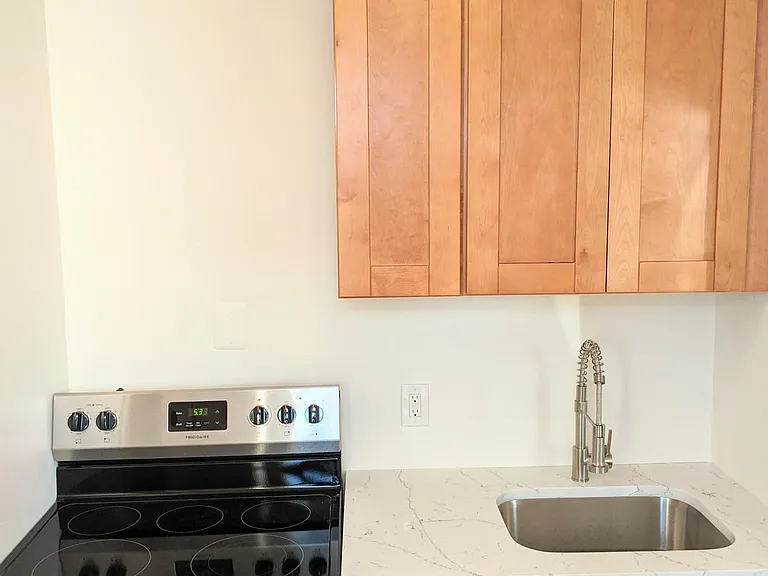 1914 Spring Garden St #4R — Photo 7