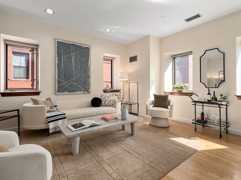 2 Clarendon St #302 — Photo 1