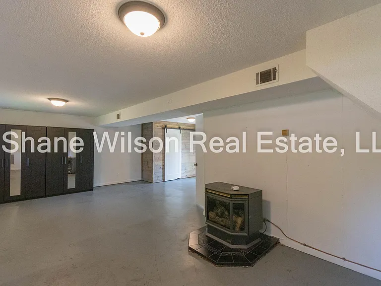 617 Spring Valley Ln — Photo 16