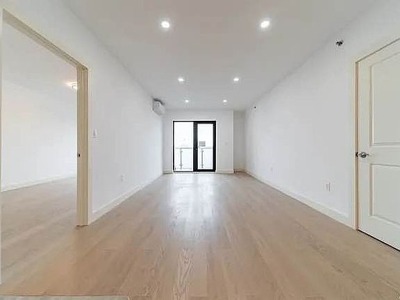 4th image of 62-98 Woodhaven Blvd #5K