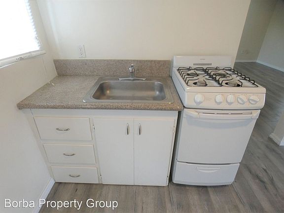 3rd image of 1060 E 6th St #7645943
