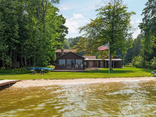 9669 Trails End Rd, Petoskey, MI 49770