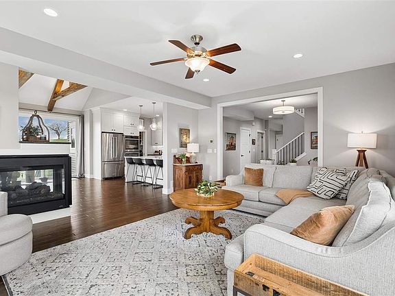 4th image of 3960 Macbride Pl NE