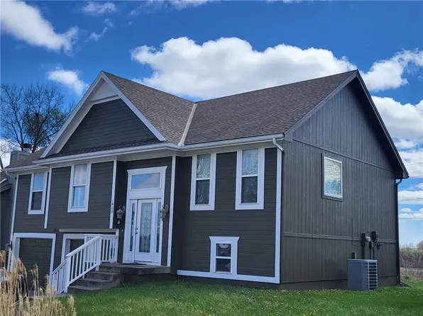 1405 NE 196th St, Smithville, MO 64089