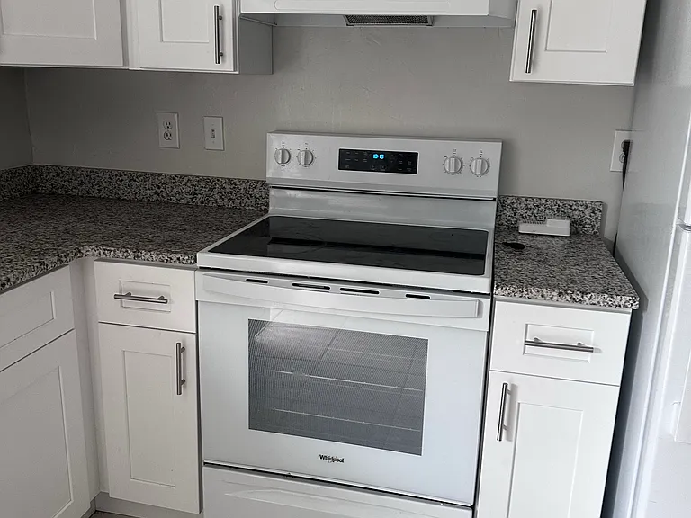 907 Royal Oak Ct — Photo 15