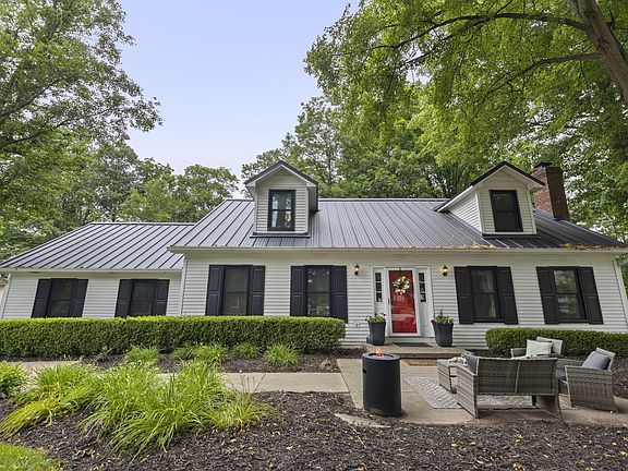 3rd image of 1082 Autumn Woods Dr