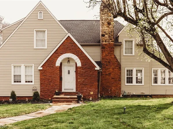 1012 Cambridge Rd, Coshocton, OH 43812