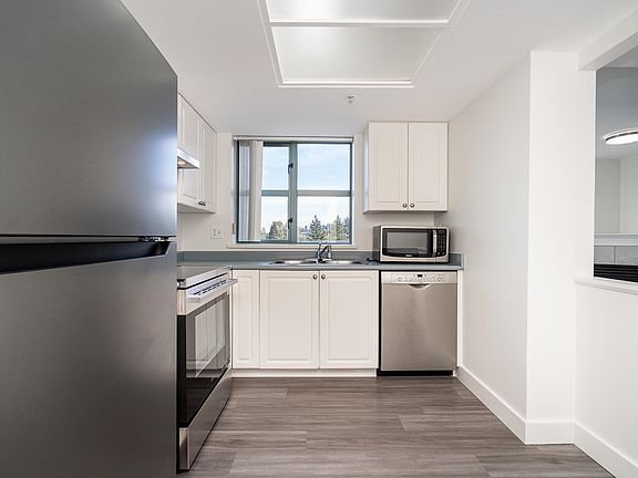 4th image of 200 Newport Dr #1602