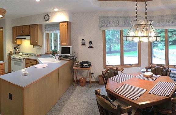 5th image of 10107 Jamestown Dr