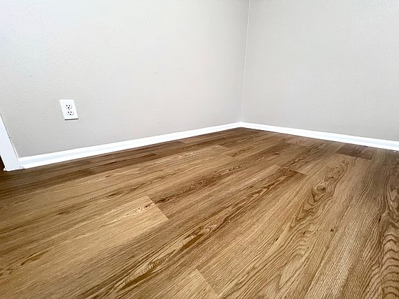 5th image of 5402 Lake Grove Dr