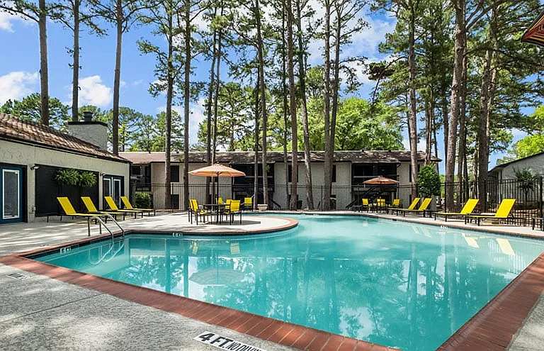 River Oaks Apartments — Photo 11