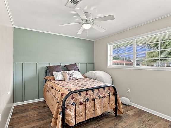 5th image of 114 Lauren Ln