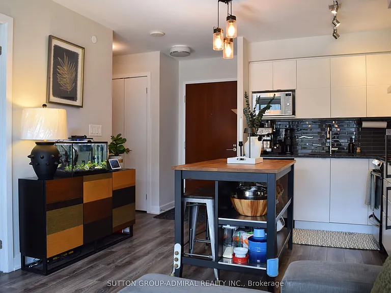 160 Flemington Rd #402 — Photo 9