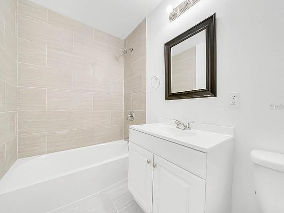 3rd image of 1160 Fountainhead Dr