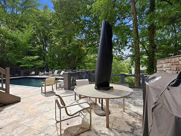 2828 Exeter Cir — Photo 40