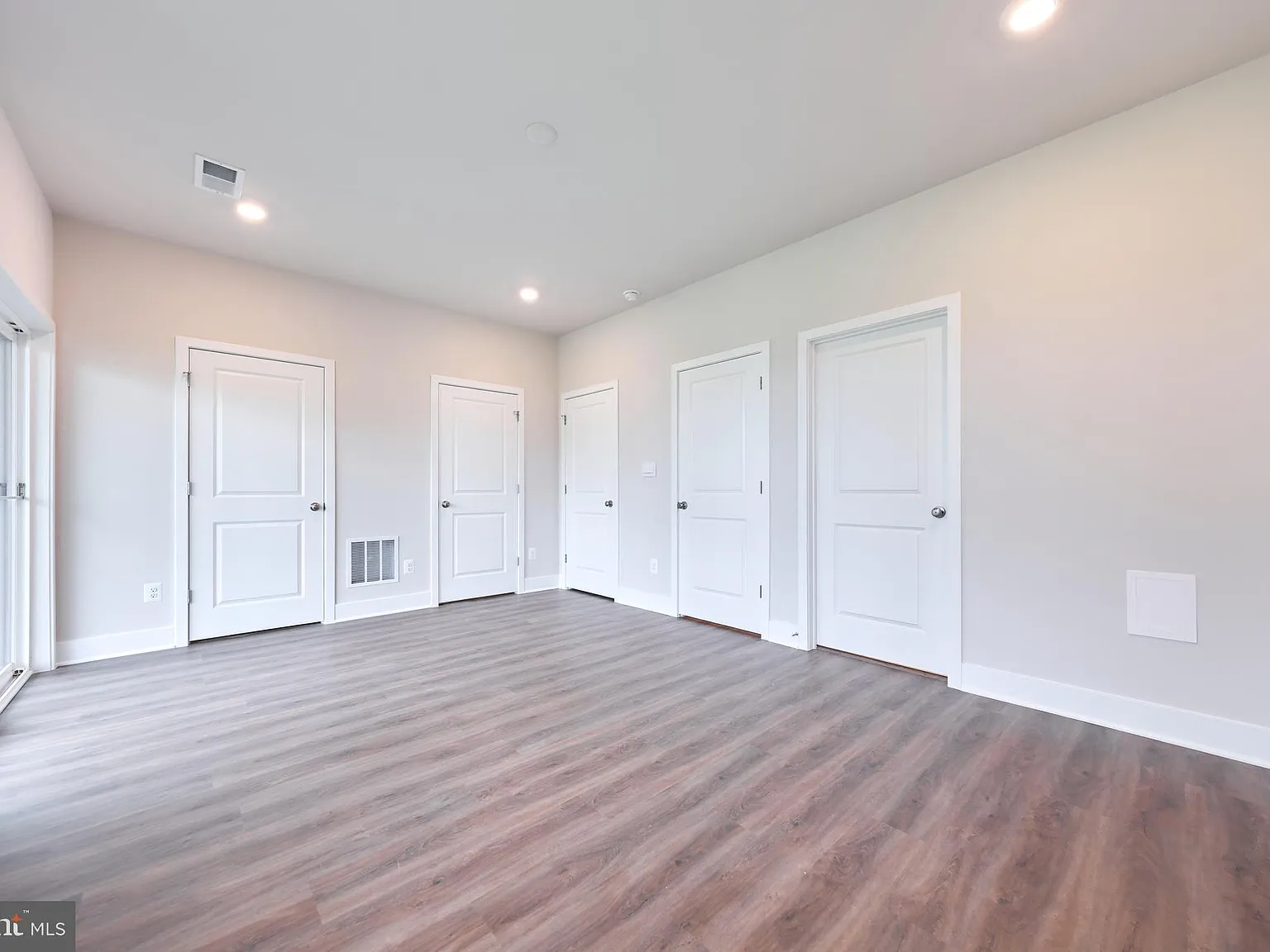4 bed, 3.5 bath, 2227 sqft, $3,600 — Photo 4