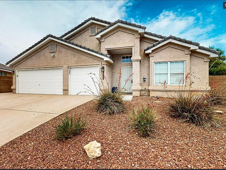 8420 La Paloma Ct NW — Photo 1