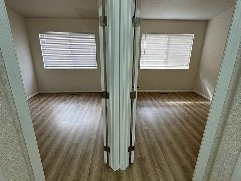 2262 Golden Gate Grv — Photo 13