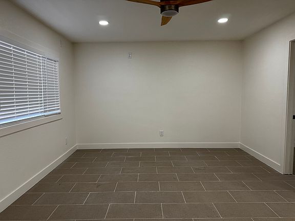 3rd image of 935 W 11th St #935