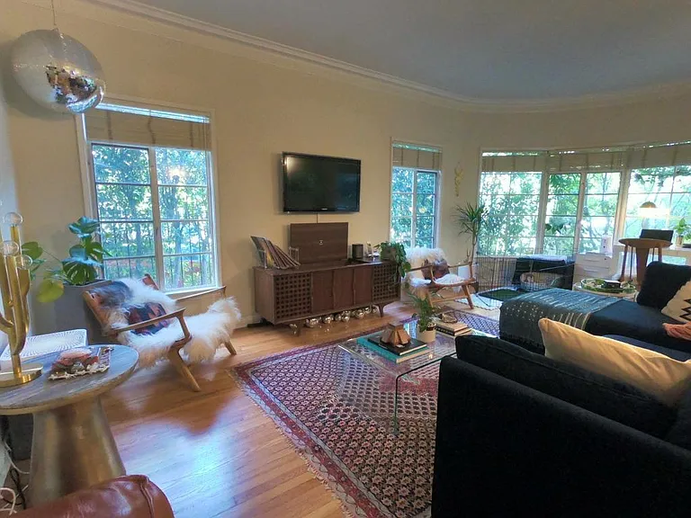 2285 N Beachwood Dr #6 — Photo 6