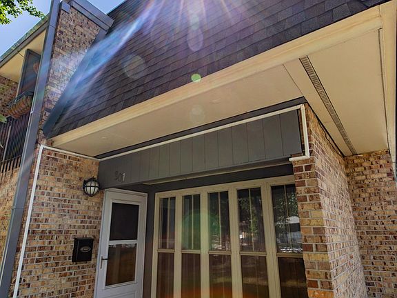 5th image of 801 23rd Ave S