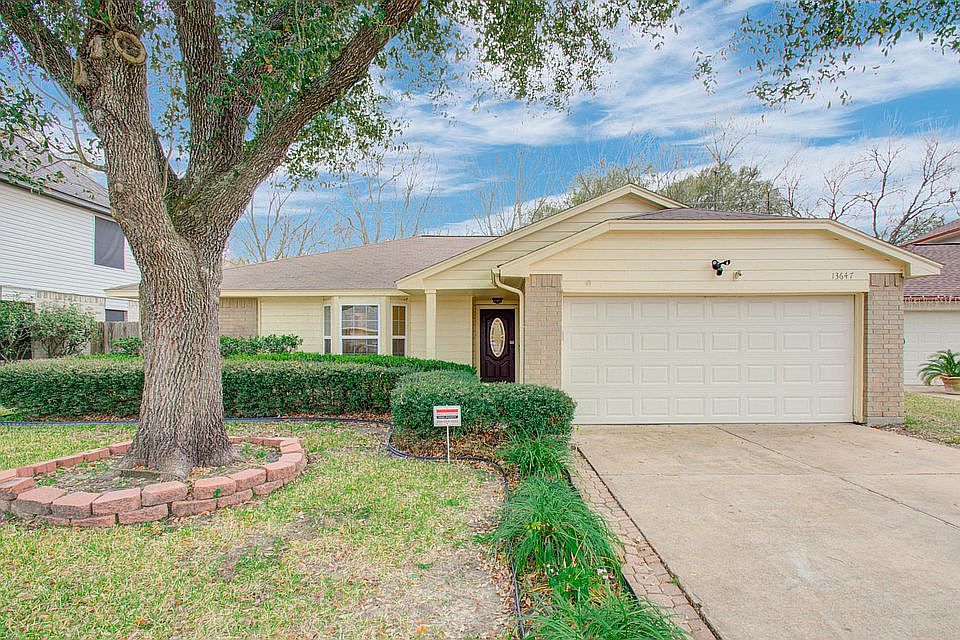 Welcome to this gorgeous home!