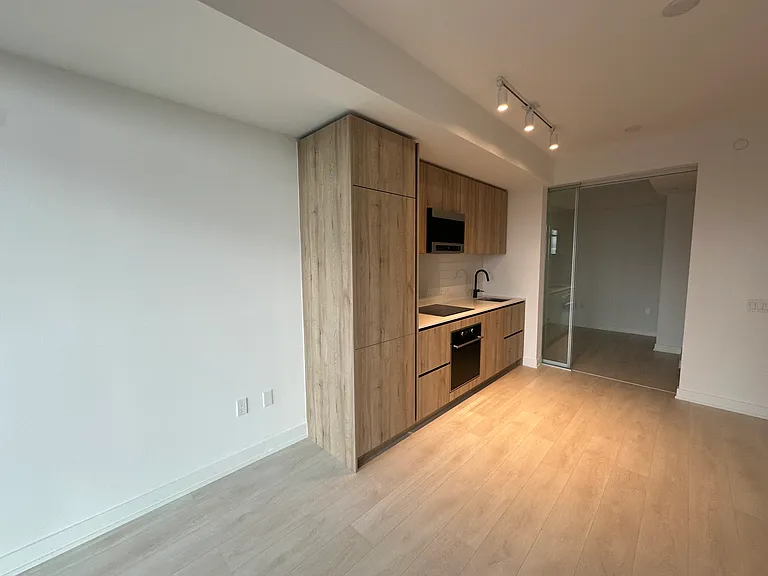 117 Broadway Ave — Photo 24