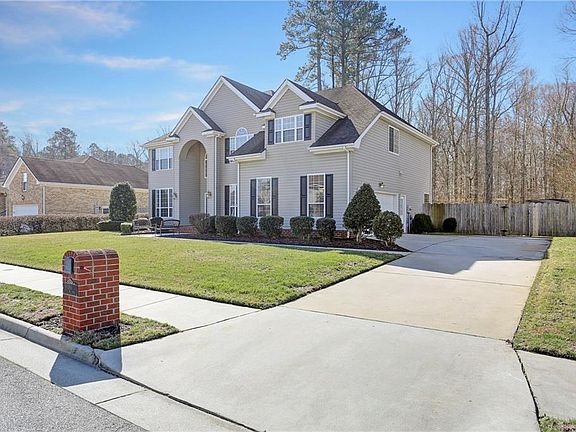 4th image of 3861 River Oak Cir