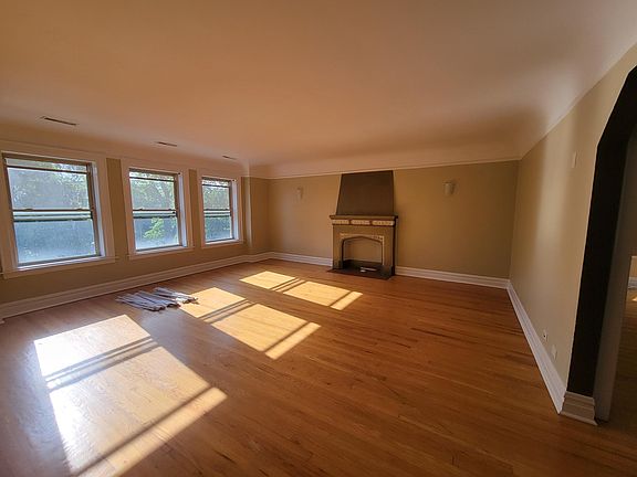 4th image of 6333 N Richmond St Floor 3