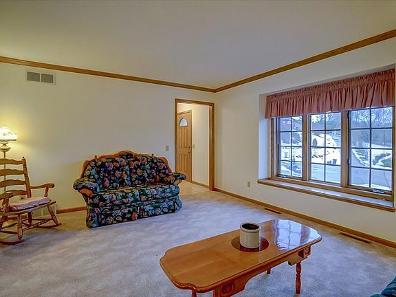5th image of 2042 Stephanie Ct