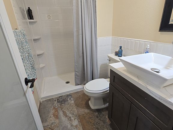 5th image of 7087 Barton St