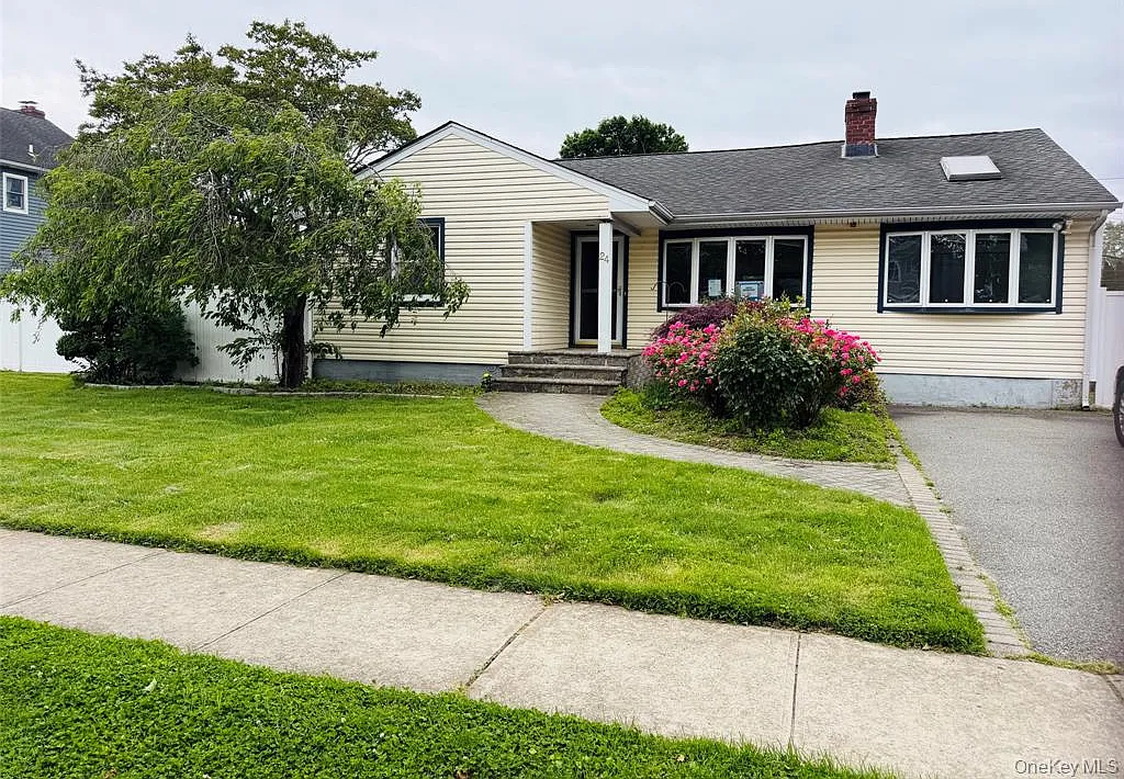 4 bed, 1302 sqft, $5,200 — Photo 1