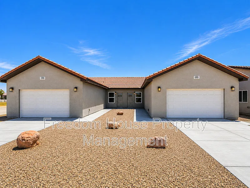 3 bed, 2.0 bath, 1097 sqft, $1,591 — Photo 2