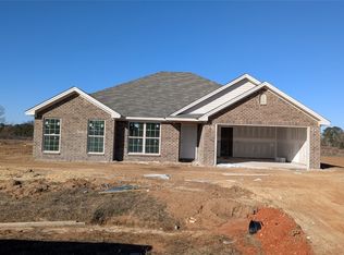 3137 Landing Ln, Deatsville, AL 36022