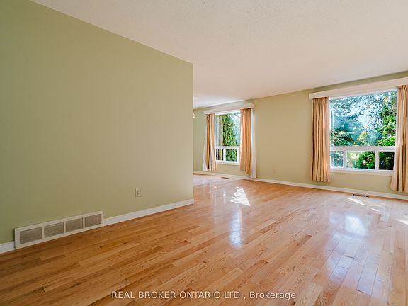 5th image of 16 Gold Cres