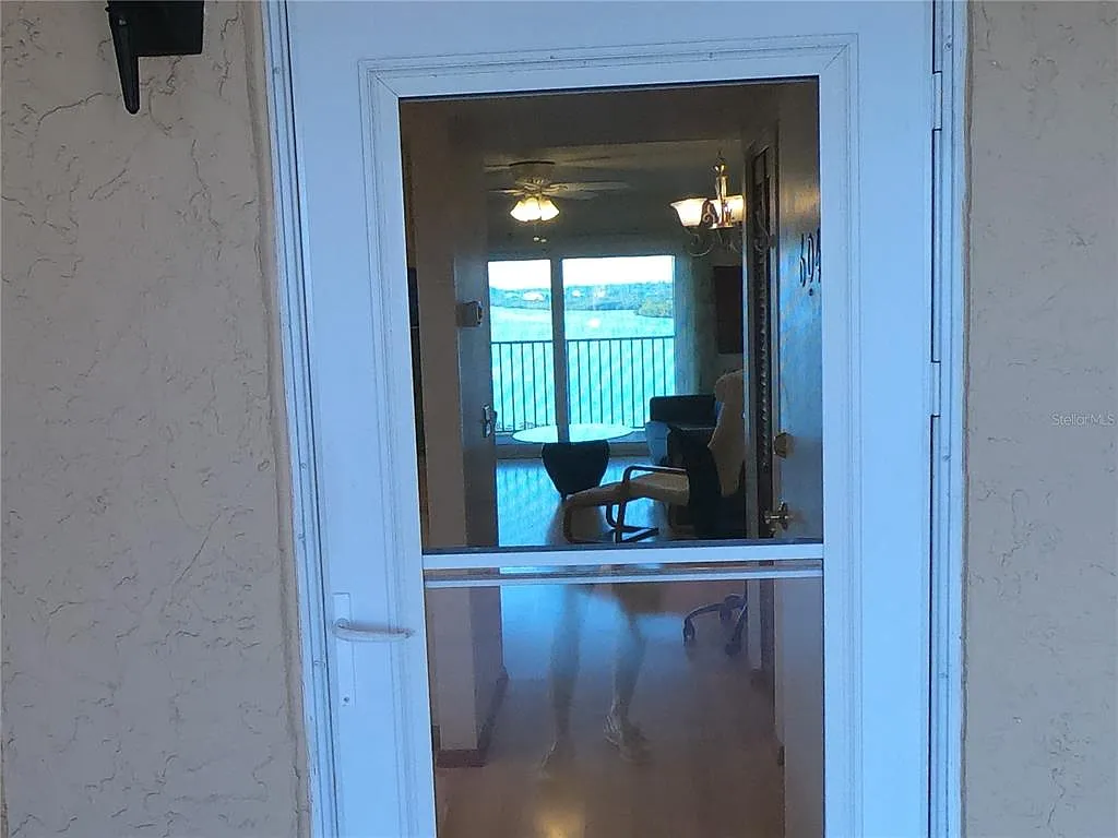 1 bed, 1.0 bath, 725 sqft, $2,000 — Photo 2