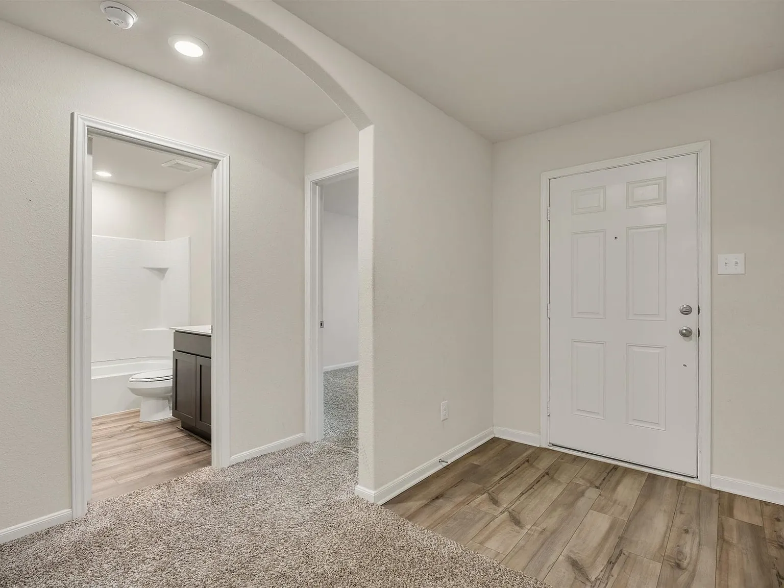 4 bed, 2.0 bath, 2006 sqft, $2,199 — Photo 2