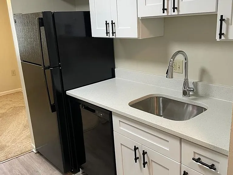 Mallard Courts Apartments — Photo 20