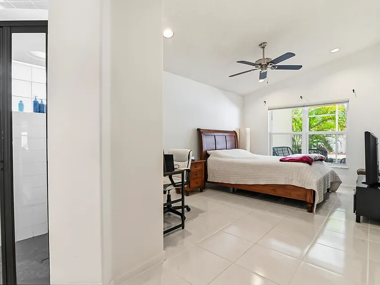 5690 Green Island Dr — Photo 14