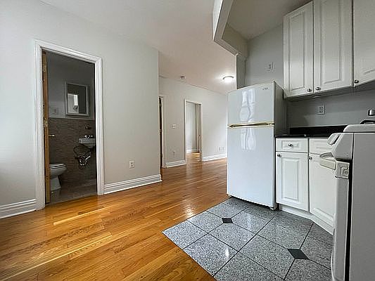 1st image of 132 Thompson St APT 32
