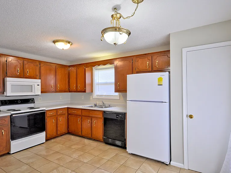 317 Pioneer Dr — Photo 11