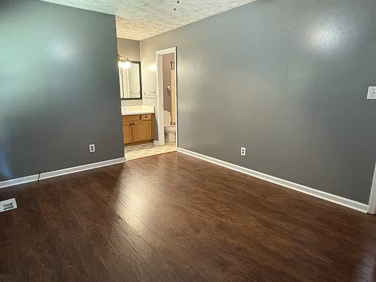 204 Cobblestone Ct — Photo 15