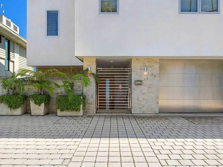 24380 Malibu Rd #1 — Photo 36