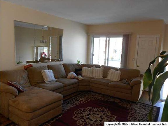 3rd image of 237 Brookfield Ave