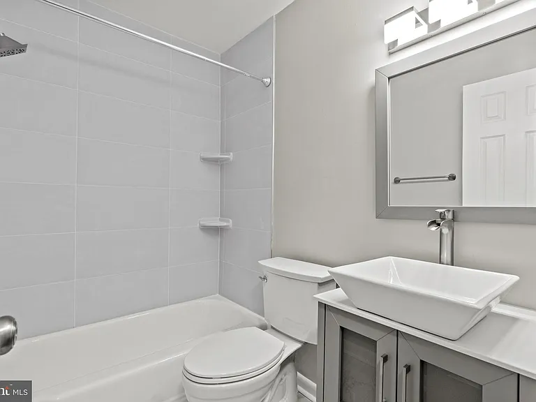 1110 Chiswell Ln — Photo 10