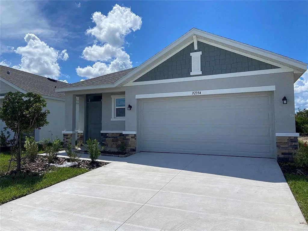 3 bed, 2.0 bath, 1560 sqft, $2,300 — Photo 3