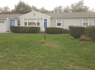 13 Oakhurst Dr, Smithfield, RI 02828