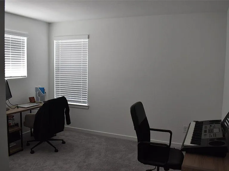 9742 Burlington Bristol Dr — Photo 26