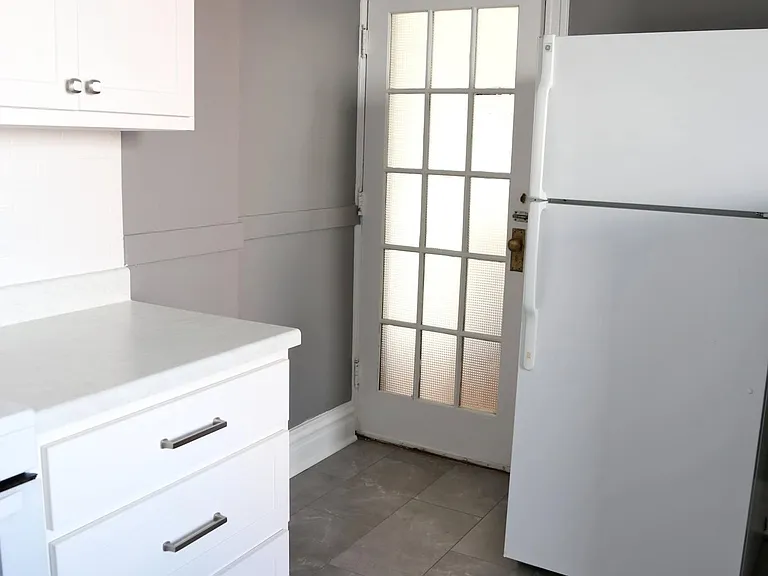 5210 Bancroft Ave #2W — Photo 5