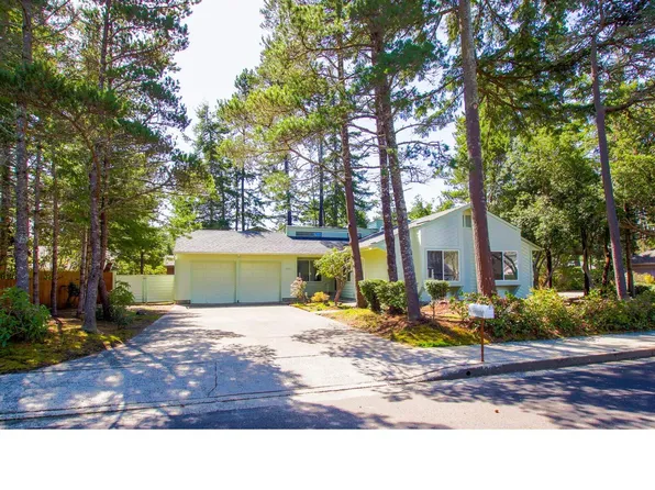 2240 23rd St, Florence, OR 97439